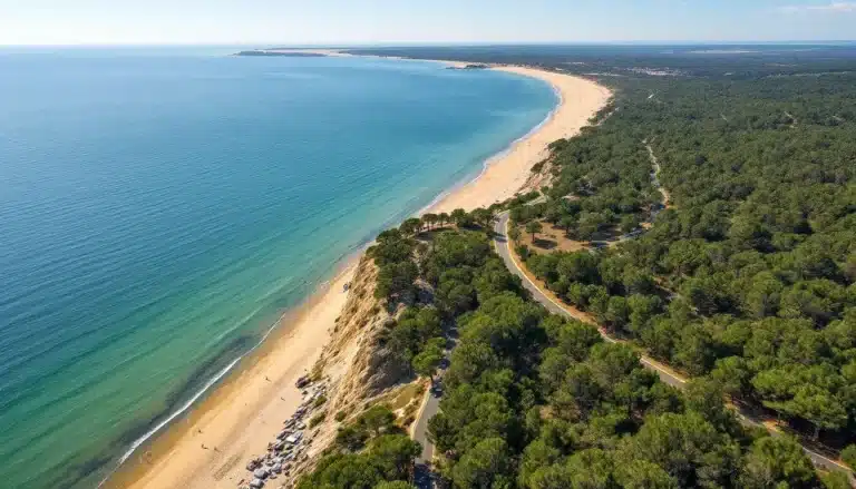 Vue aérienne de la presqu’île du Cap Ferret entre l’océan et le bassin d’Arcachon